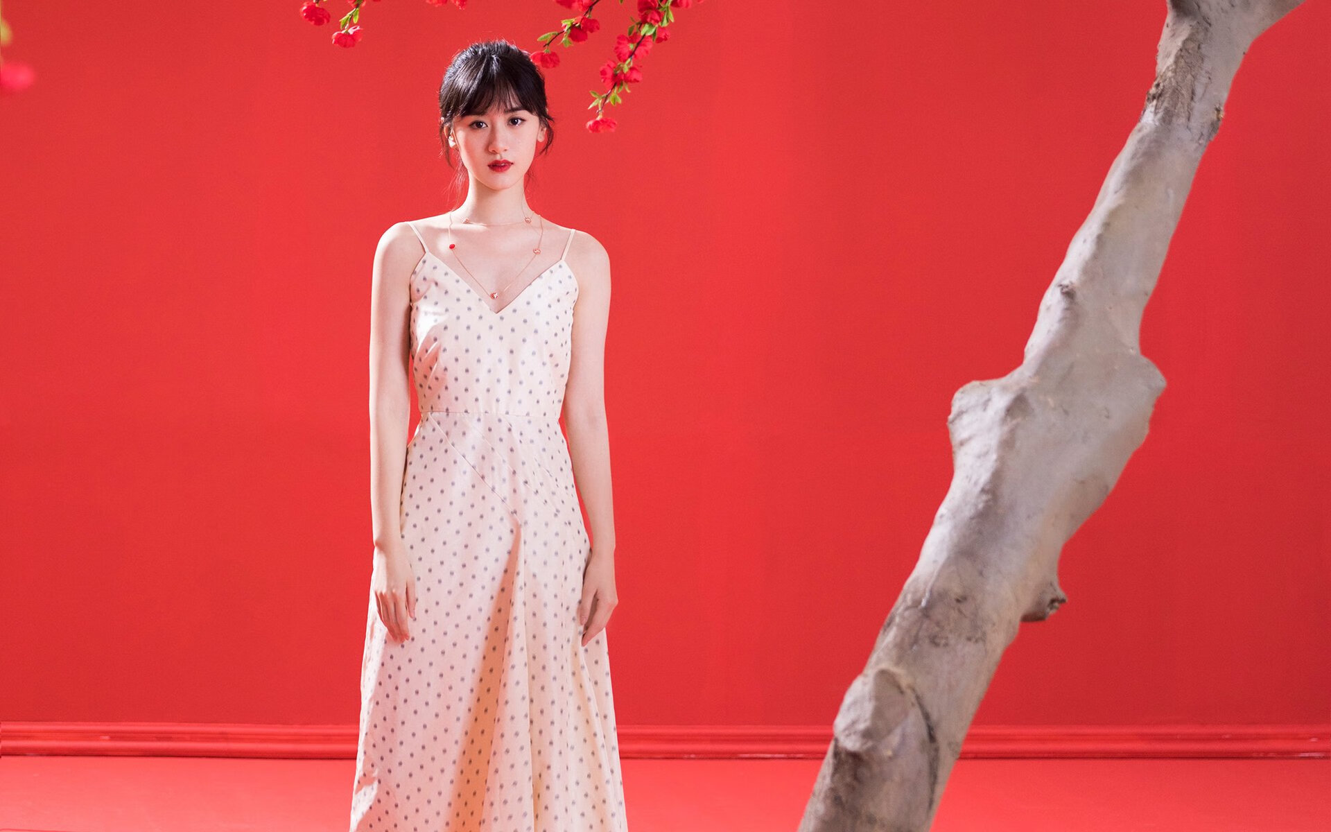 亚历克斯·格林伍德在橄榄球锦标赛中发挥出色，成为防守新星，亚历克斯-格林伍德